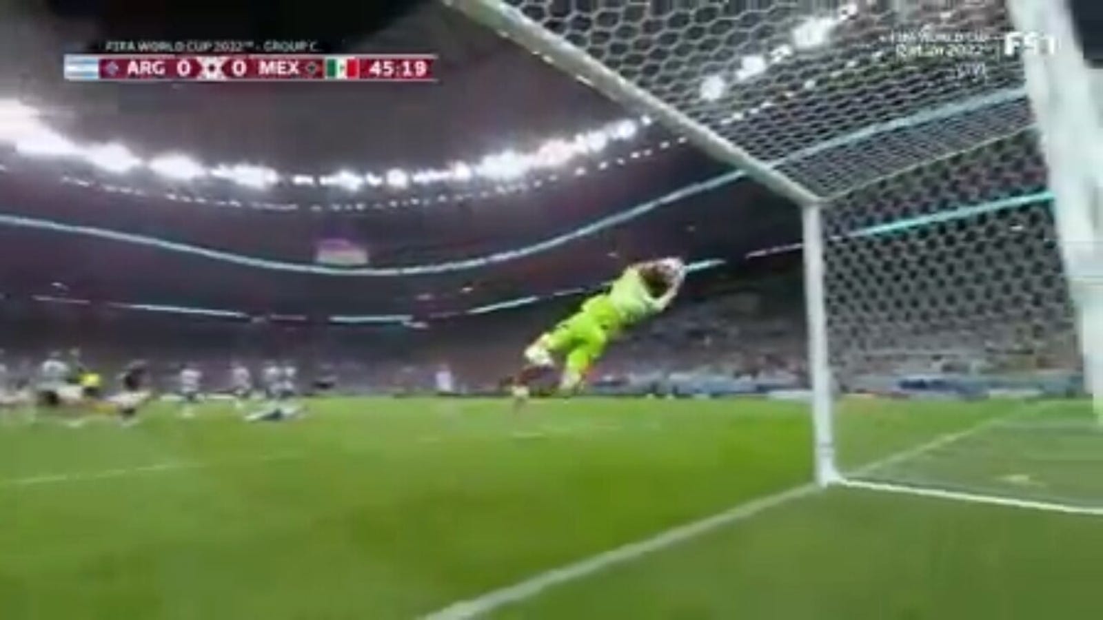 Argentina's Emiliano Martínez makes INCREDIBLE save